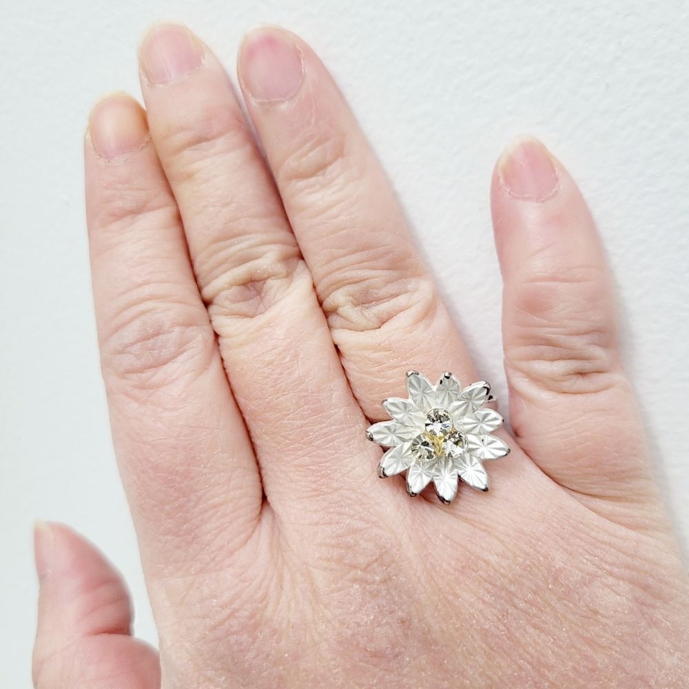 3/$20 Vintage White Flower Clear Stones Adjustable ring